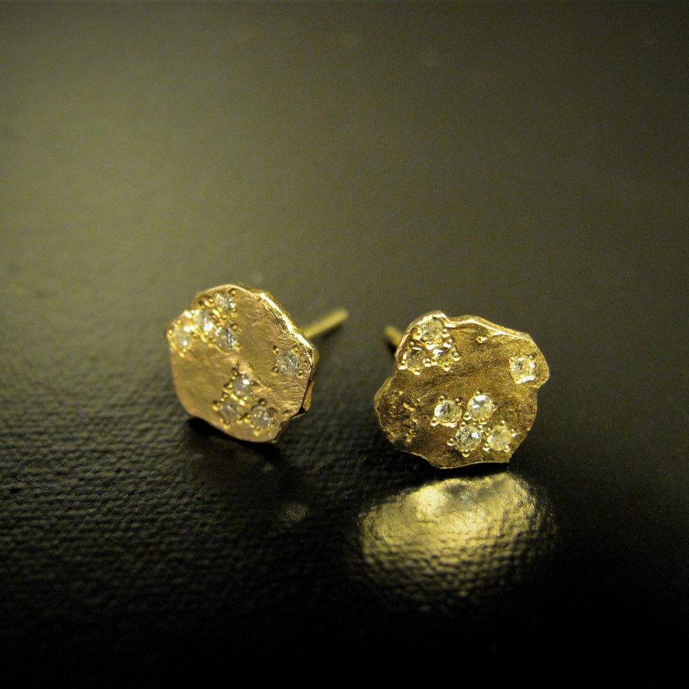 Gold earrings. 14k Yellow gold earrings diamonds.